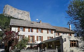 Au Gai Soleil Du Mont-Aiguille